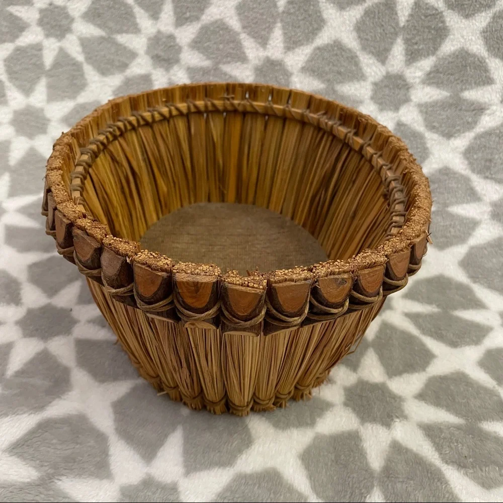🌸 5 for $25 // Vintage oval straw seagrass wicker basket